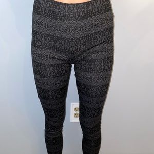 Black and gray patterned hollister leggings (XS)